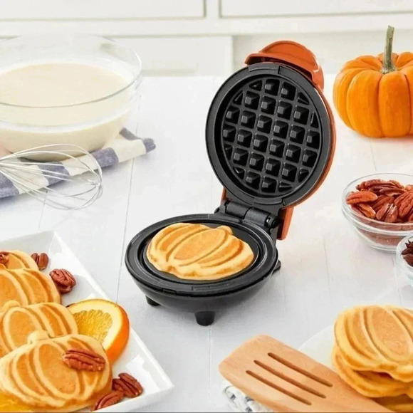 New Dash Pumpkin Mini Nonstick Waffle Maker Great For Fun Fall Breakfasts NIB - Picture 4 of 10